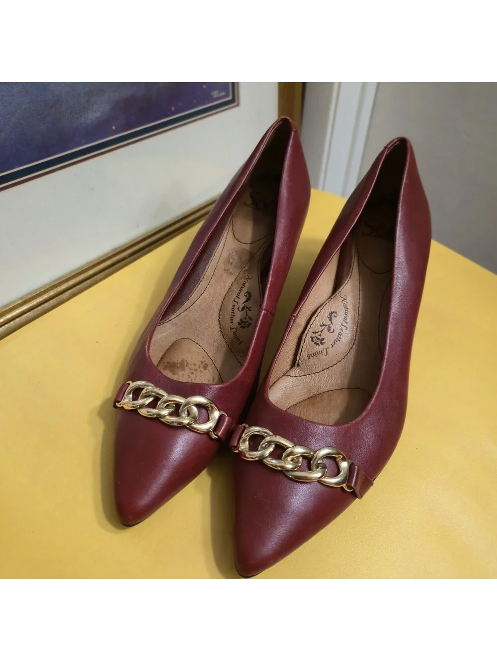 Sofft Abbott Women burgundy Leather Wedge Pumps Woth Gold Chain Point Size 9M